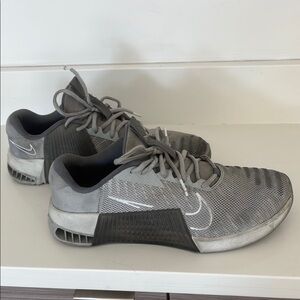 Nike Men's Gray Training Shoes